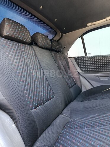Hyundai Accent-12
