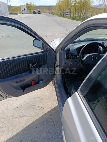 Hyundai Accent-17