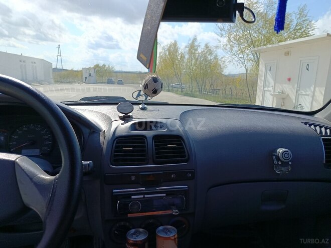 Hyundai Accent-16