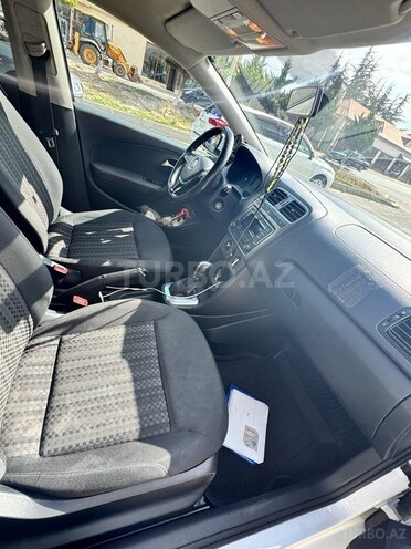 Volkswagen Polo-7
