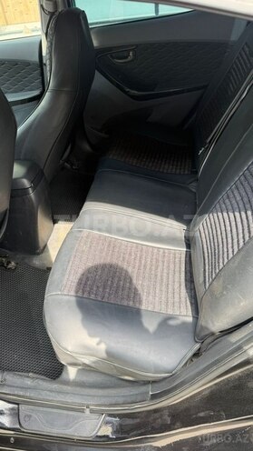 Hyundai Elantra-5