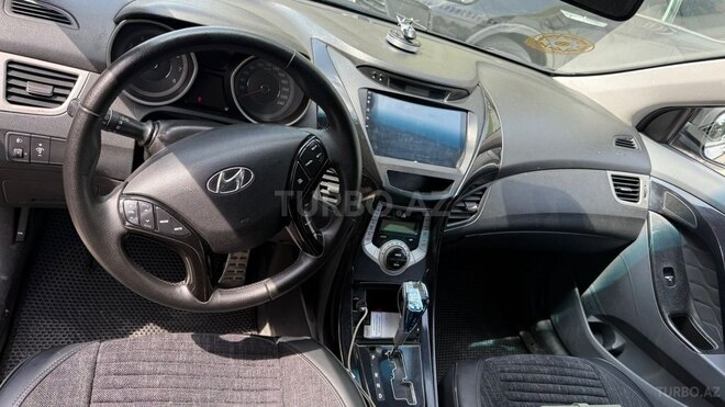 Hyundai Elantra-6