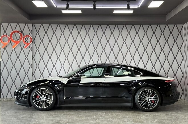 Porsche Taycan 4S-6