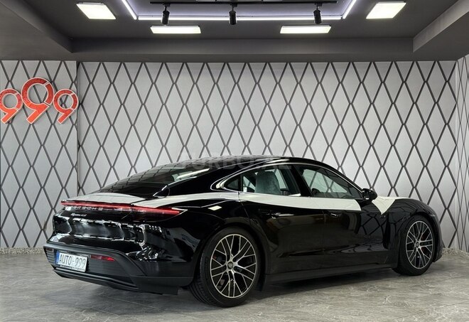 Porsche Taycan 4S-5