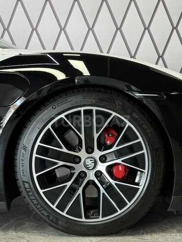 Porsche Taycan 4S-19