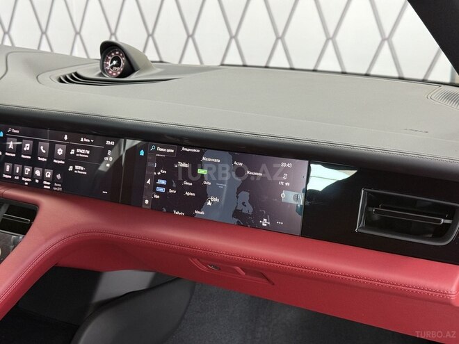 Porsche Taycan 4S-10