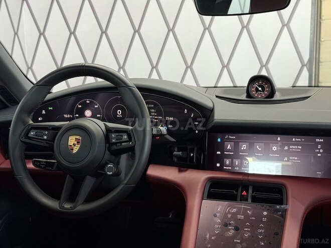 Porsche Taycan 4S-13