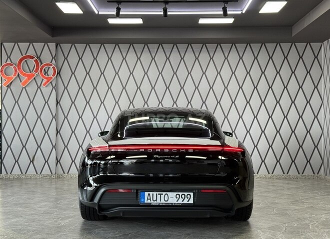 Porsche Taycan 4S-7