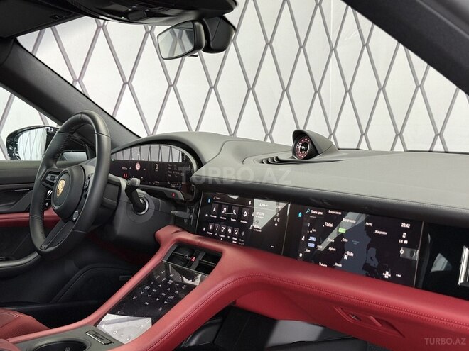 Porsche Taycan 4S-8