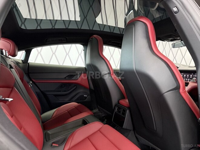 Porsche Taycan 4S-14