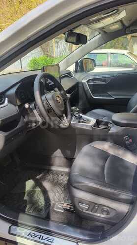 Toyota RAV4-8