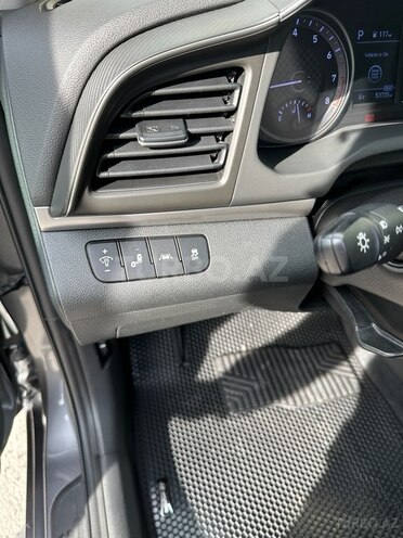 Hyundai Elantra-8