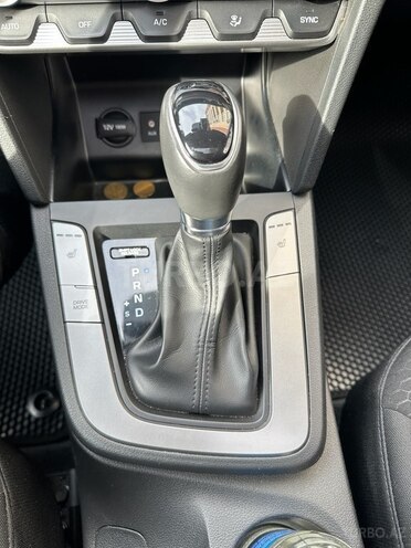 Hyundai Elantra-7