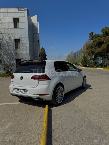 Volkswagen Golf-2