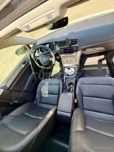 Volkswagen Golf-12