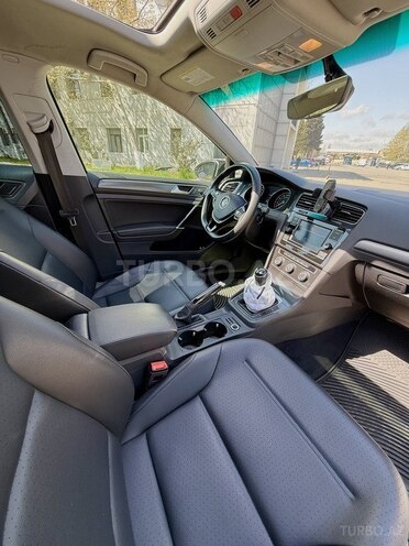 Volkswagen Golf-11