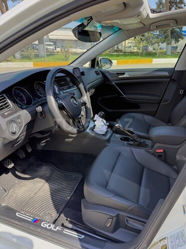 Volkswagen Golf-13