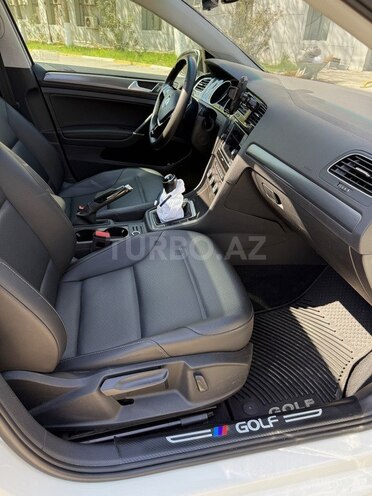 Volkswagen Golf-10