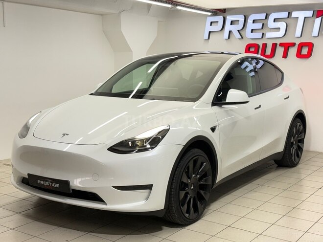 Tesla Model Y-1