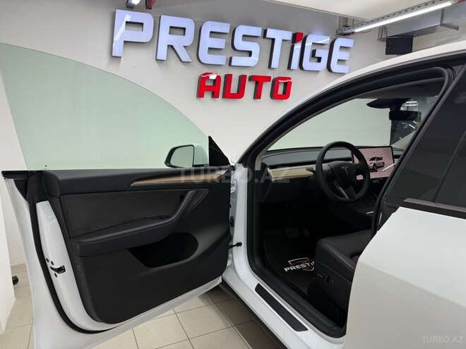 Tesla Model Y-7
