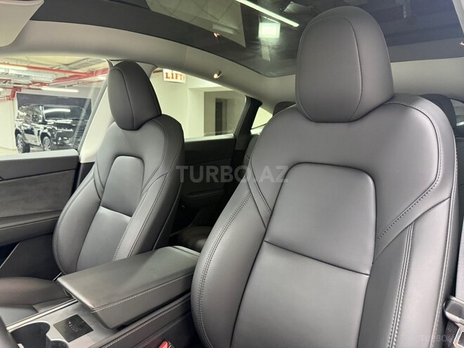 Tesla Model Y-9