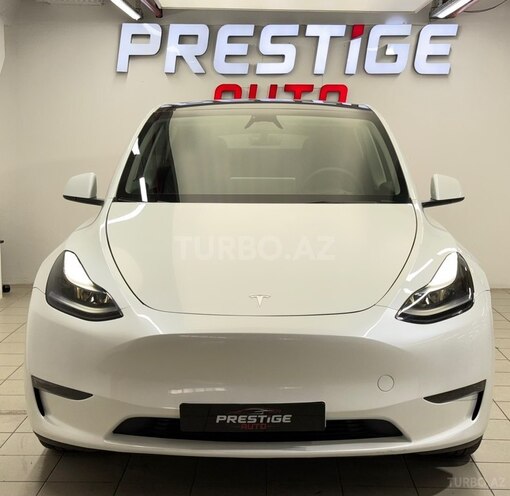 Tesla Model Y-3