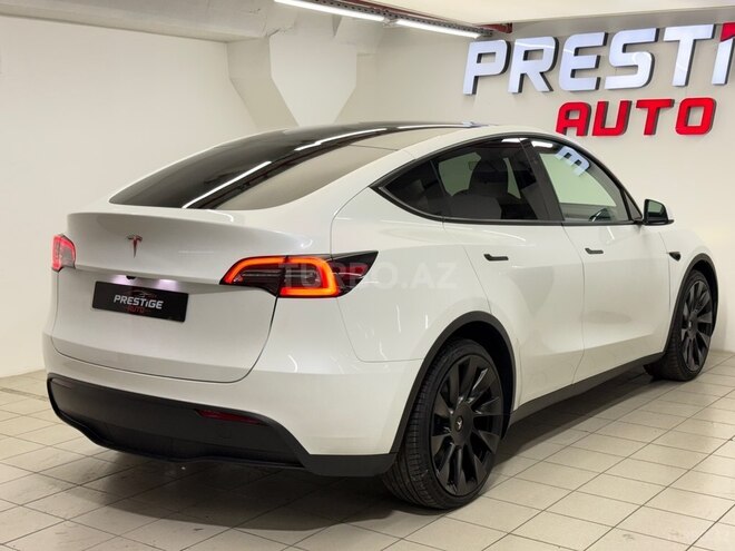 Tesla Model Y-5