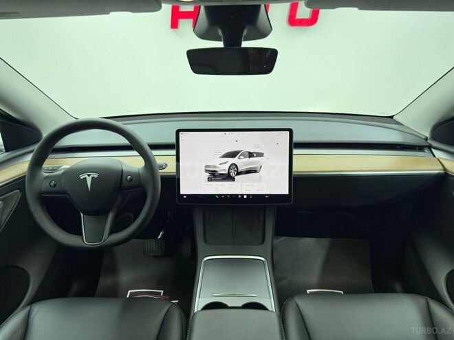 Tesla Model Y-14