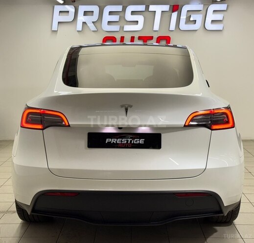 Tesla Model Y-4