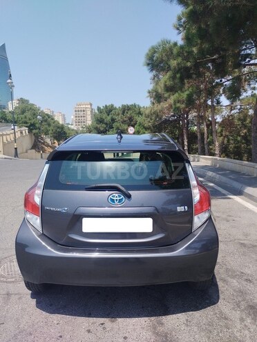 Toyota Prius C-6