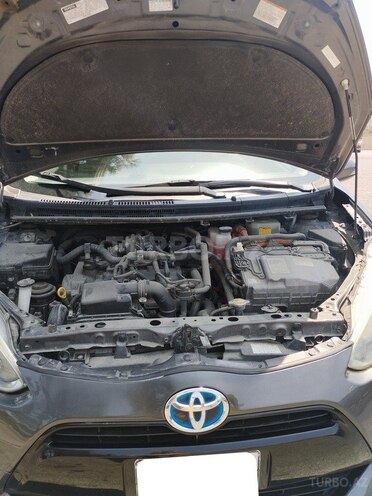 Toyota Prius C-12