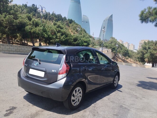 Toyota Prius C-7