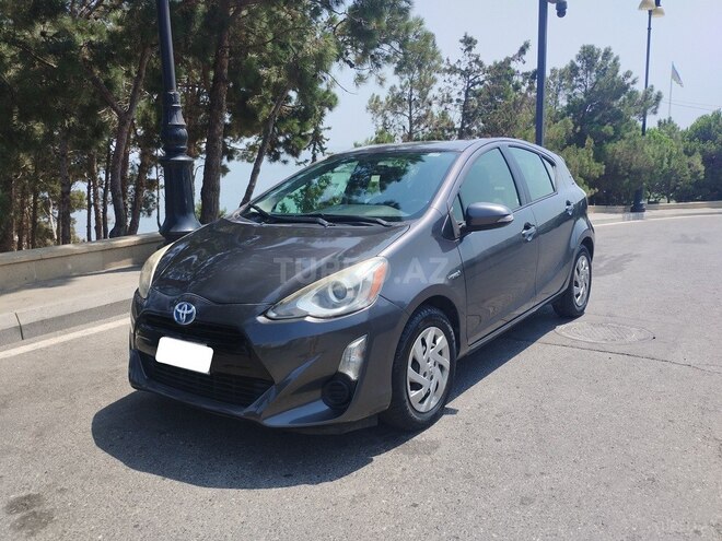 Toyota Prius C-3
