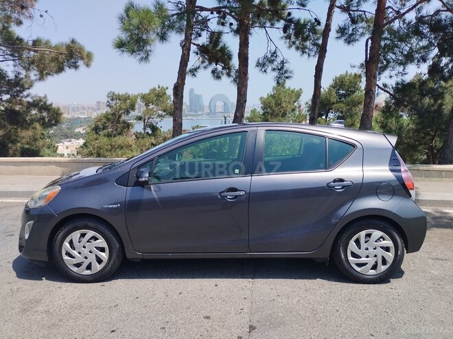 Toyota Prius C-4