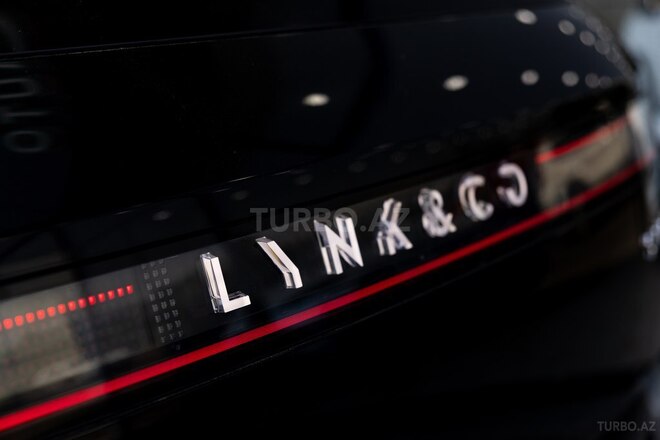 Lynk & Co 900-17