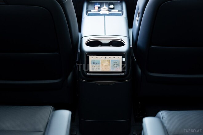 Lynk & Co 900-30
