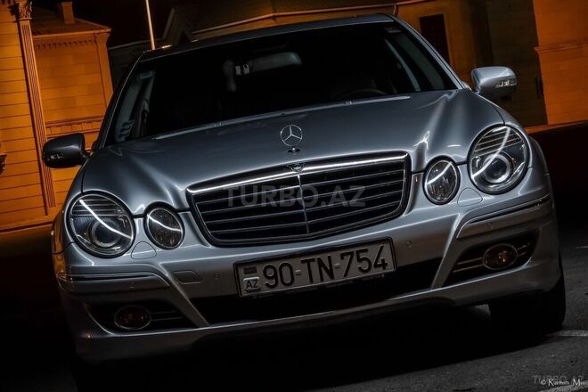 Mercedes E 220-1