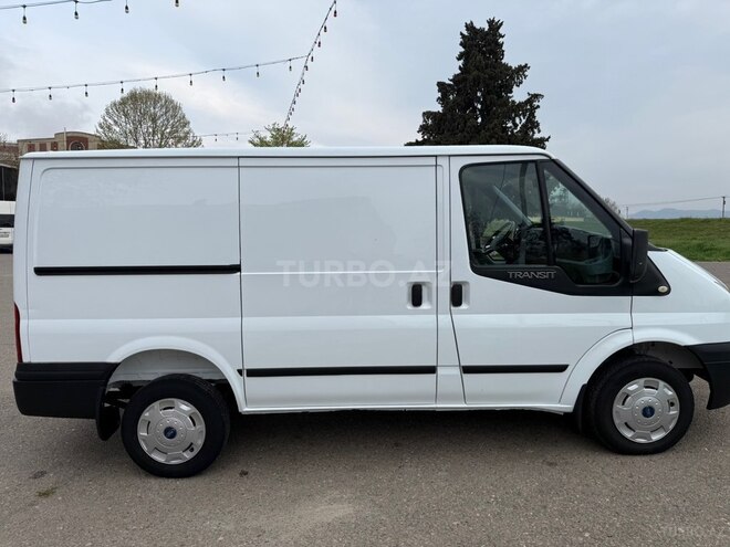 Ford Transit-5