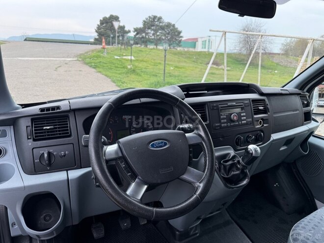 Ford Transit-9