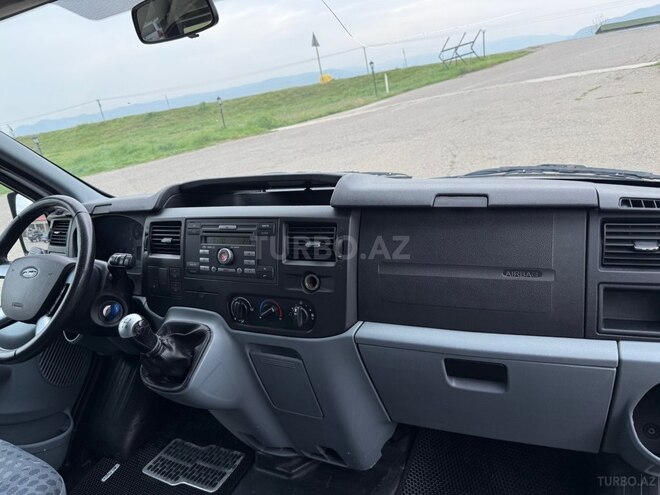 Ford Transit-10