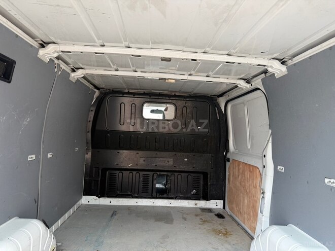 Ford Transit-13