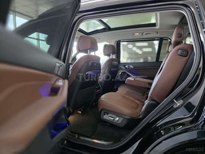 BMW X7-19