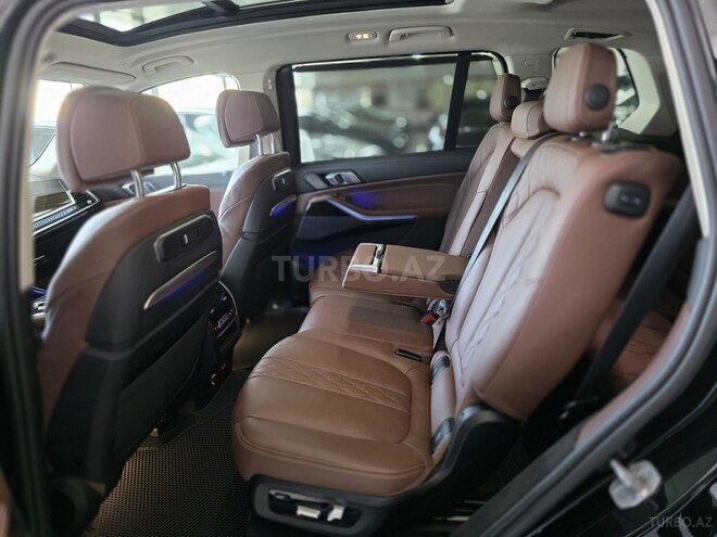 BMW X7-21