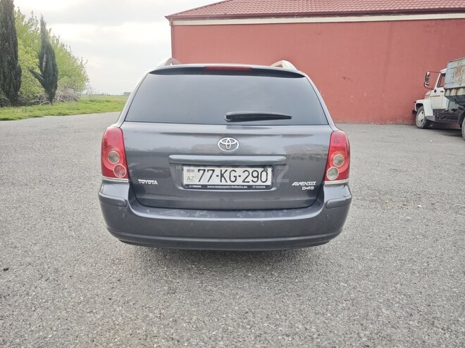 Toyota Avensis-2