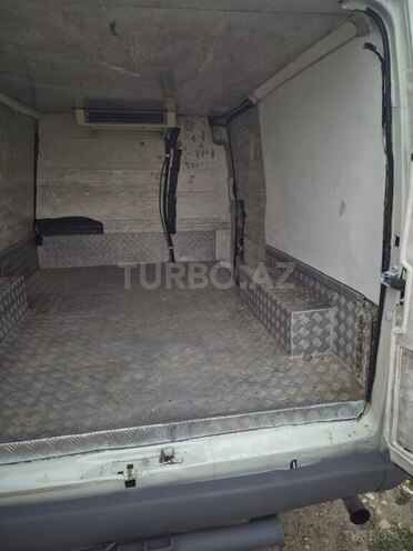Ford Transit-8