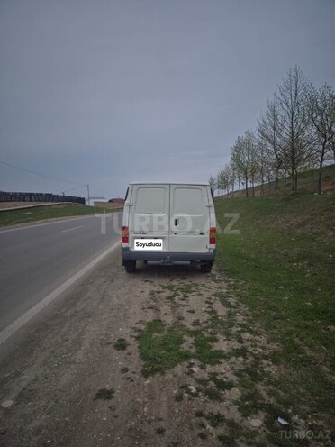 Ford Transit-4
