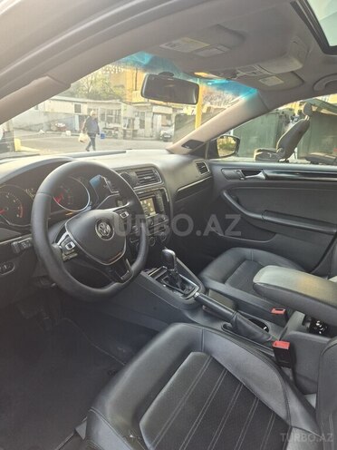 Volkswagen Jetta-9