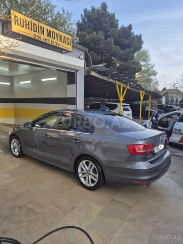 Volkswagen Jetta-2