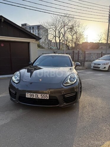 Porsche Panamera GTS-1