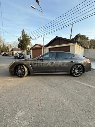 Porsche Panamera GTS-4